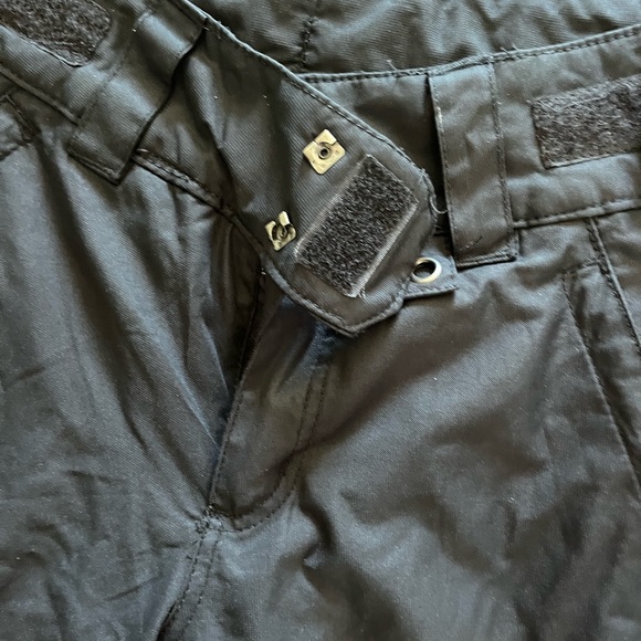 woman’s black snowboard cold weather pants - Picture 7 of 7